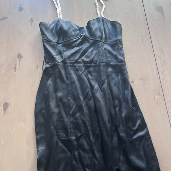 Satin dress with pearl straps - Picture 4 of 6